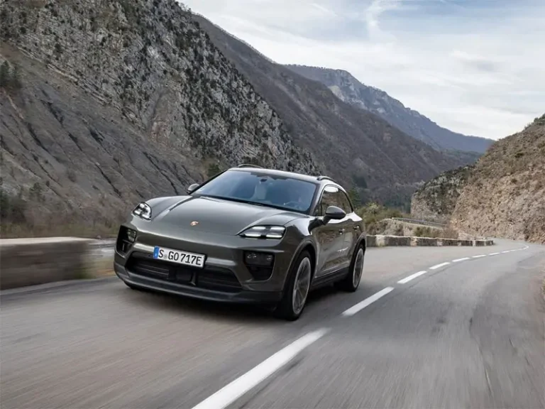 Porsche, pronta a produrre nuovamente motori a benzina