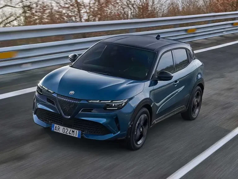 Alfa Romeo Junior: la compatta premium ibrida
