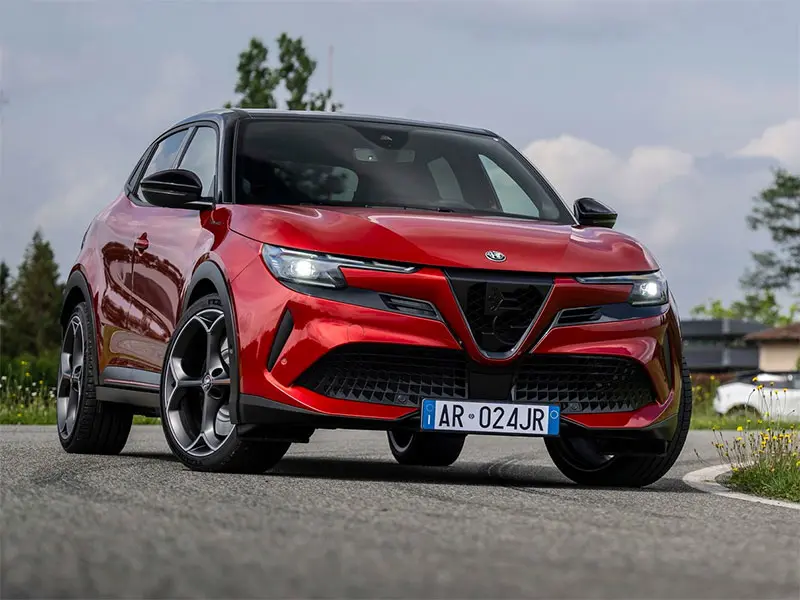 Alfa Romeo Junior Hybrid: il nuovo capolavoro ibrido di Arese
