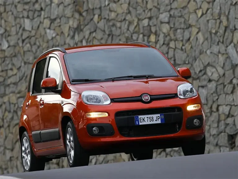 Interesse in crescita per auto ibride ed elettriche