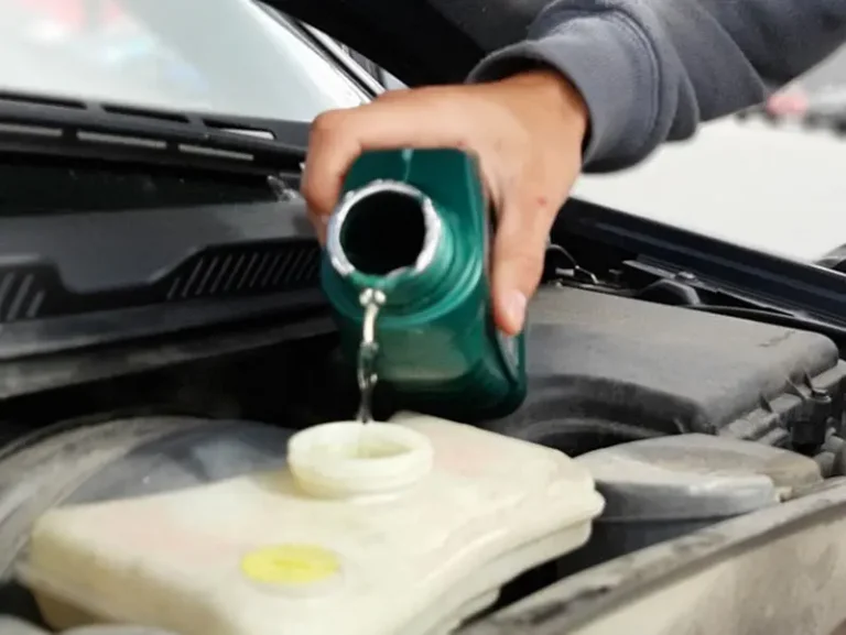 Olio freni contaminato: segnali da non sottovalutare