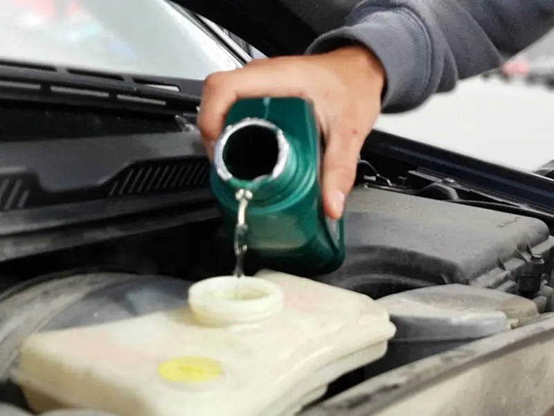 Olio freni contaminato: segnali da non sottovalutare
