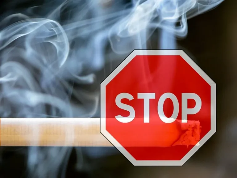Odore di fumo in auto: come eliminarlo definitivamente