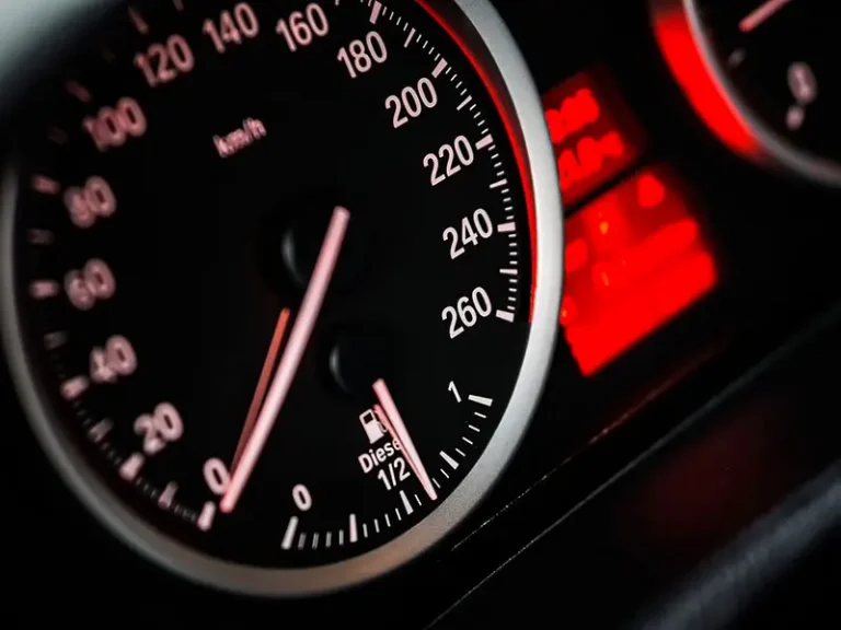 Spia controllo motore: cosa significa quando si accende?