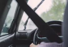 Come guidare in sicurezza con il maltempo Guidare con il maltempo: come viaggiare sicuri in inverno e con pioggia