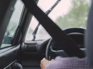 Guidare con il maltempo: come viaggiare sicuri in inverno e con pioggia