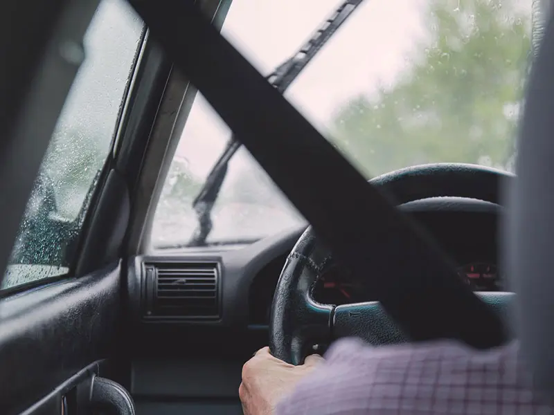 Guidare con il maltempo: come viaggiare sicuri in inverno e con pioggia