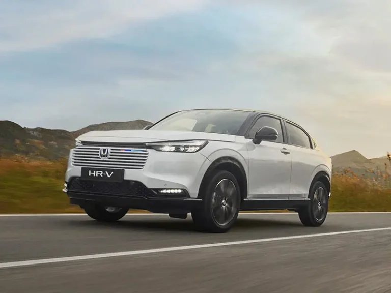 Honda HR-V e:HEV 2025, il SUV ibrido dotato di avanzati sistemi di sicurezza alla guida