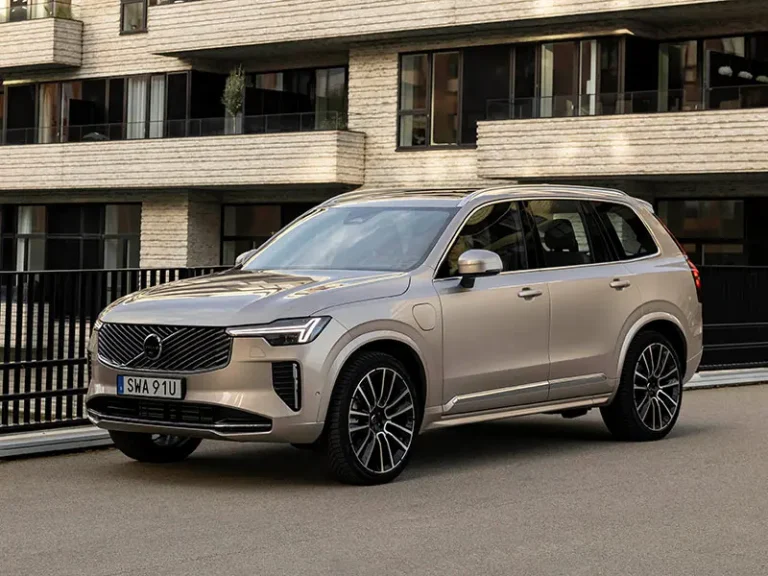 Volvo XC60 MY 2025: tecnologia all’avanguardia e un design raffinato