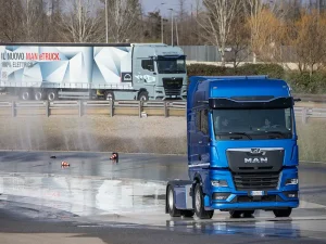 WoMAN's Day 2025: MAN celebra le camioniste con formazione e test drive