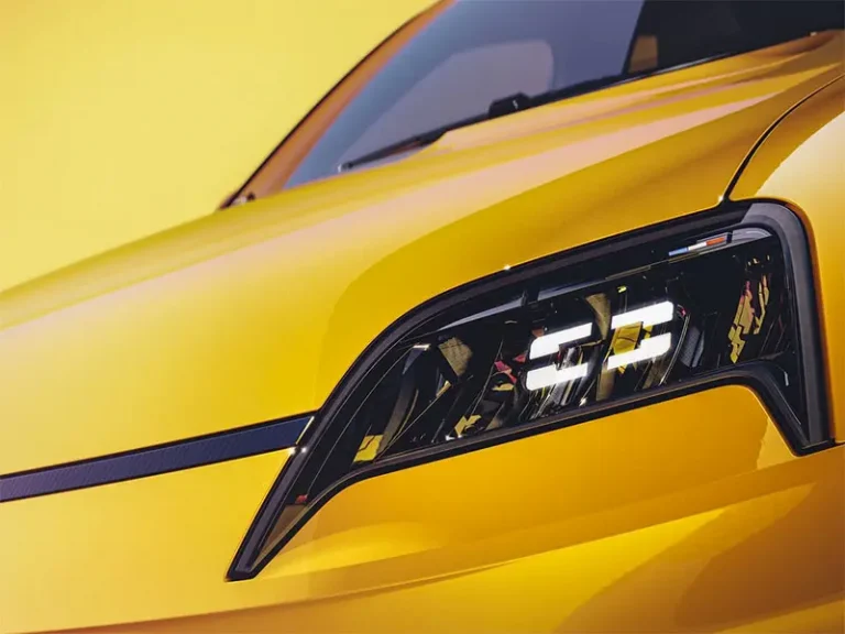 Renault sfida l’elettrico puro: nasce il kit che trasforma le auto a batteria in ibride
