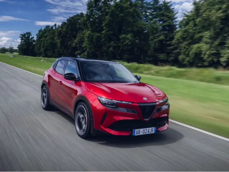 Alfa Romeo: aprile 2025 da primato con crescita a doppia cifra