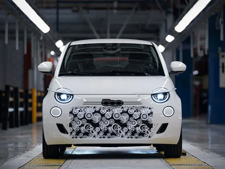 FIAT 500 Hybrid: i primi prototipi preserie escono da Mirafiori