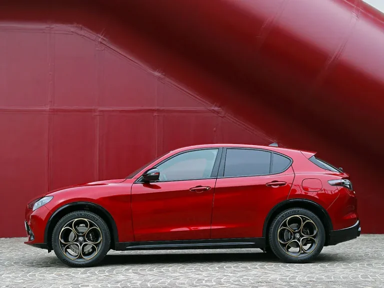 Nuova Alfa Romeo Stelvio 2025: il SUV italiano si reinventa tra elettrico e design