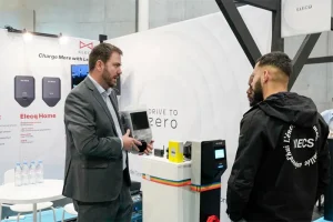 ELECQ rivoluziona la ricarica elettrica con gestione energetica smart e solare
