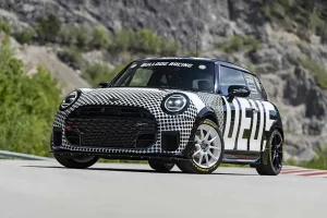 MINI John Cooper Works e Bulldog Racing