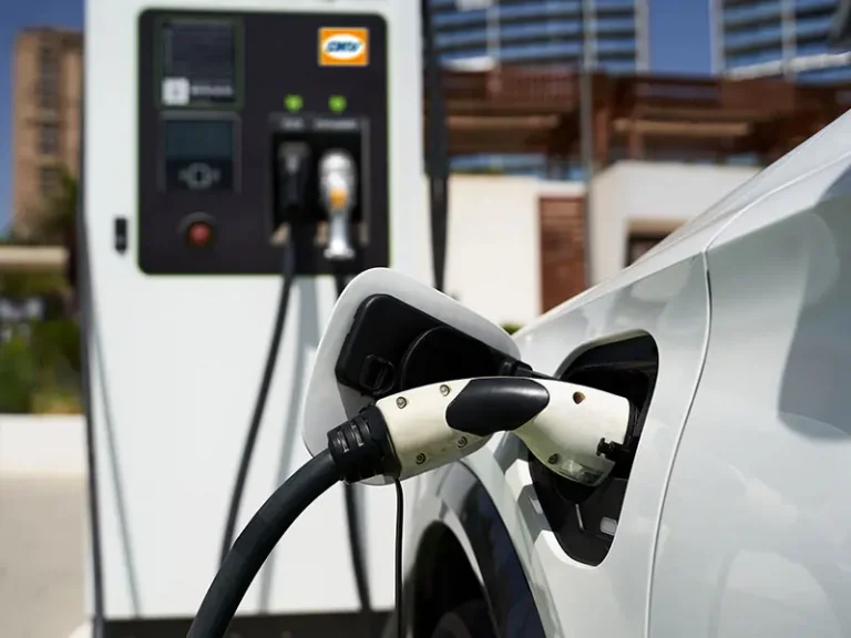 DKV Mobility amplia la sua rete: oltre un milione di punti di ricarica EV disponibili in Europa