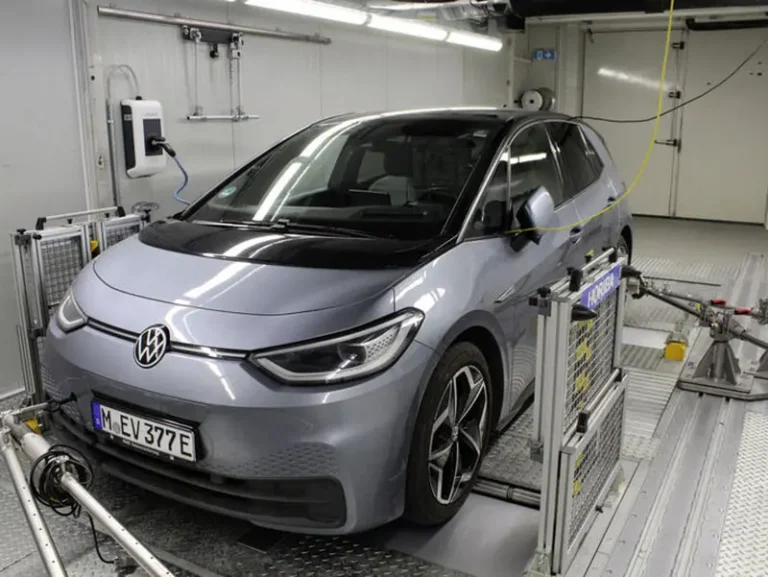 La Volkswagen ID.3 convince nel test ADAC con 160.000 km e batteria al 91%