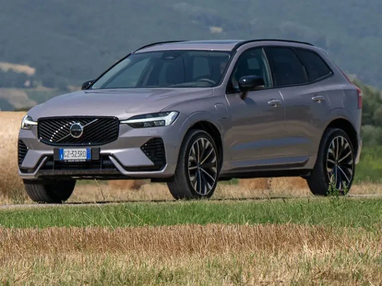 Volvo XC60 2026: il SUV svedese si evolve