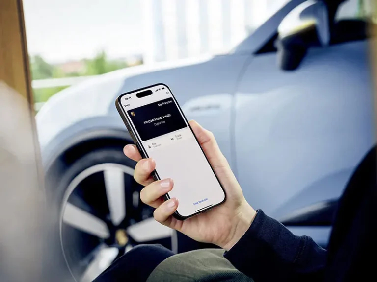 Porsche Macan elettrica: più comfort, assistenza avanzata e intrattenimento digitale