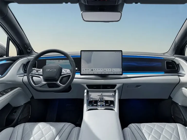BYD spinge oltre l’innovazione: debutta il tablet proprietario sul nuovo SUV ibrido Tai 7