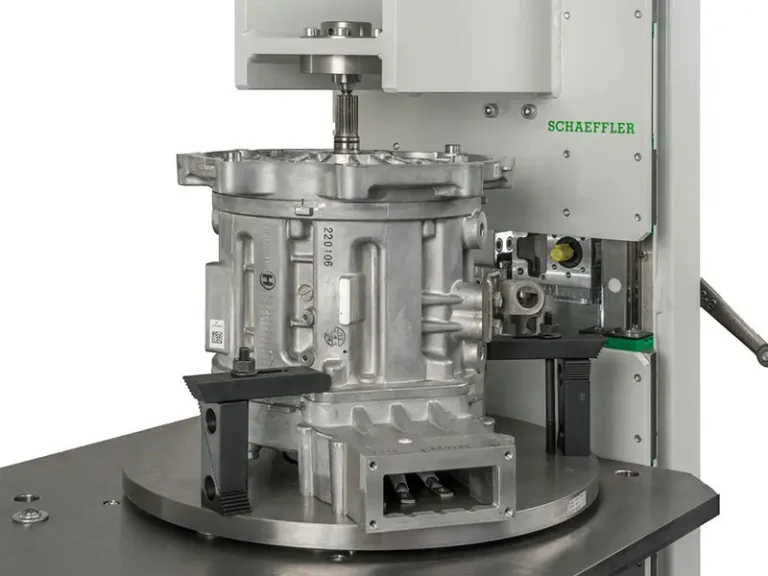 Schaeffler introduce un utensile innovativo per la riparazione degli E-Axle nei motori elettrici