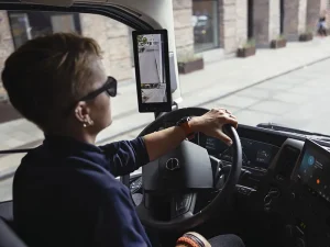 Volvo Trucks ottiene 5 stelle Euro NCAP 2025 per la sicurezza dei camion pesanti