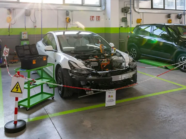 Car Clinic inaugura a Lipomo il nuovo centro con Concept Store d’avanguardia