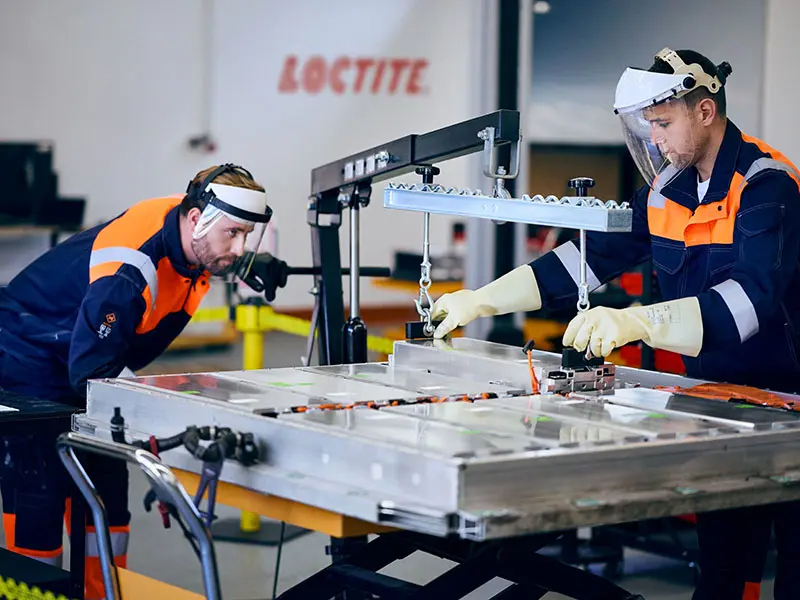LOCTITE veicoli elettrici: nuove soluzioni per la riparazione di batterie ed e-drive