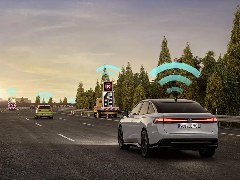 Una pietra miliare per la sicurezza stradale: oltre due milioni di Volkswagen con tecnologia Car2X