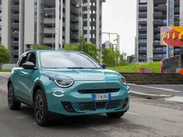 Fiat 600 2026: arriva la versione benzina con cambio manuale Fiat 600 2026: arriva la versione benzina con cambio manuale