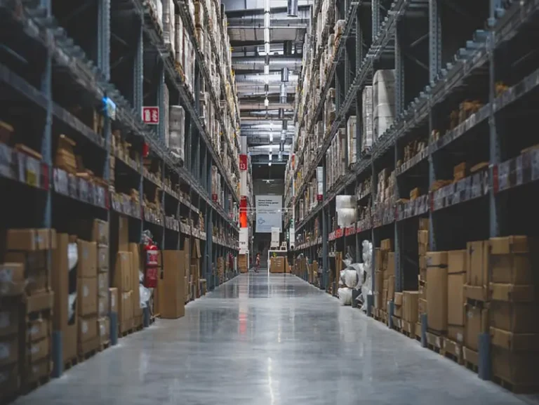 La guerra dei tempi di consegna: chi vince tra ricambisti locali e marketplace globali?