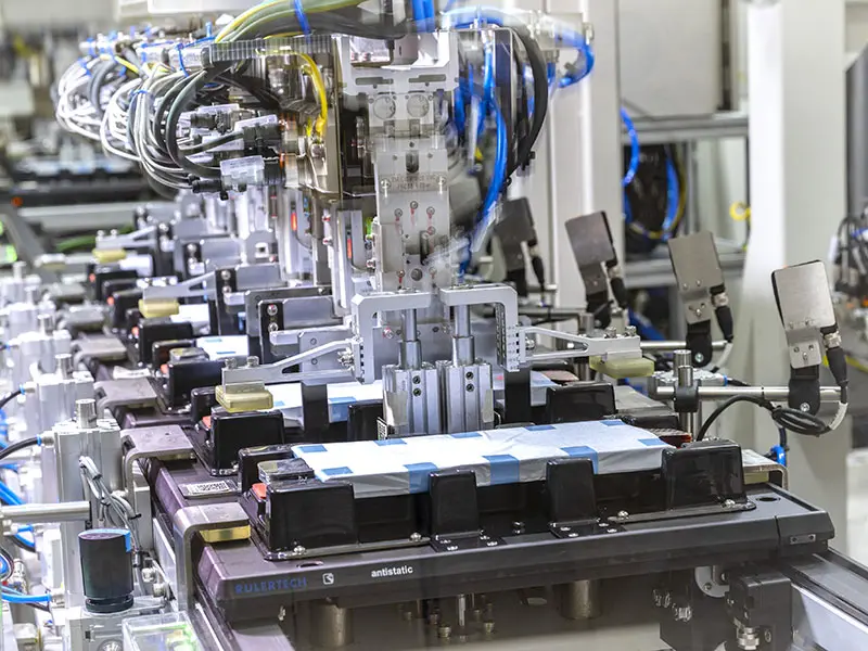 PowerCo avvia la produzione europea di celle batteria nella gigafactory di Salzgitter