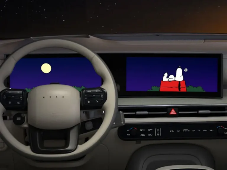 Hyundai porta Snoopy a bordo: i nuovi display PEANUTS