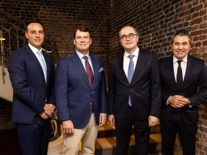 Renault Group e Ford avviano una nuova alleanza per lo sviluppo di veicoli elettrici accessibili in Europa