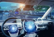 Auto elettriche, il parabrezza diventa smart: sicurezza e comfort cambiano volto