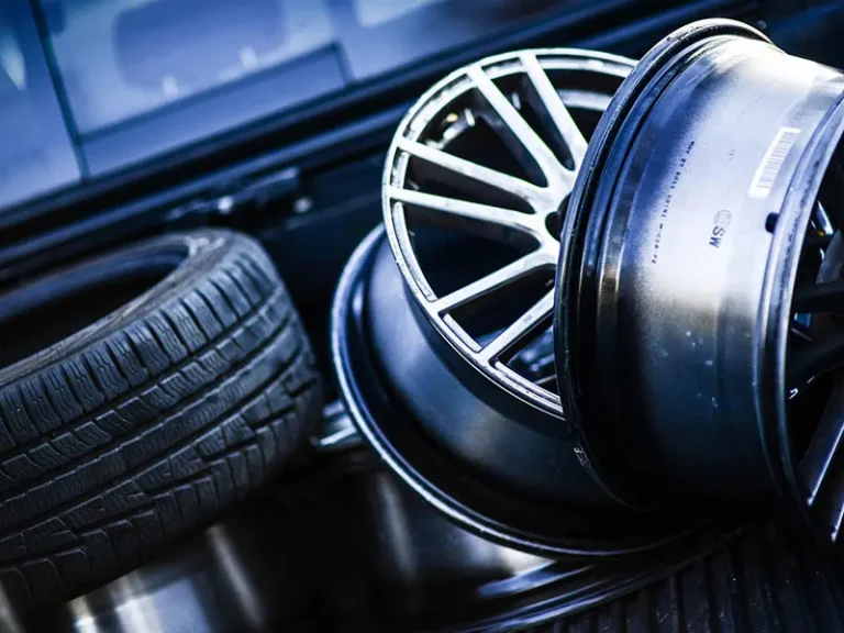 Pneumatici ribassati: estetica e guida, ma a quale costo