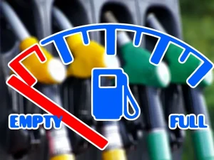 Guidare in riserva: rischi reali per la pompa carburante Guidare in riserva: rischi reali per la pompa carburante