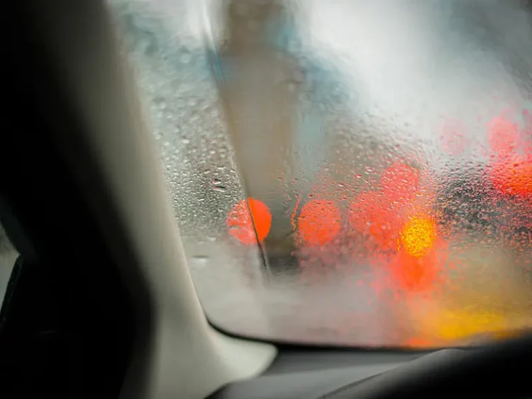 Climatizzatore e vetri appannati: cosa controllare in officina