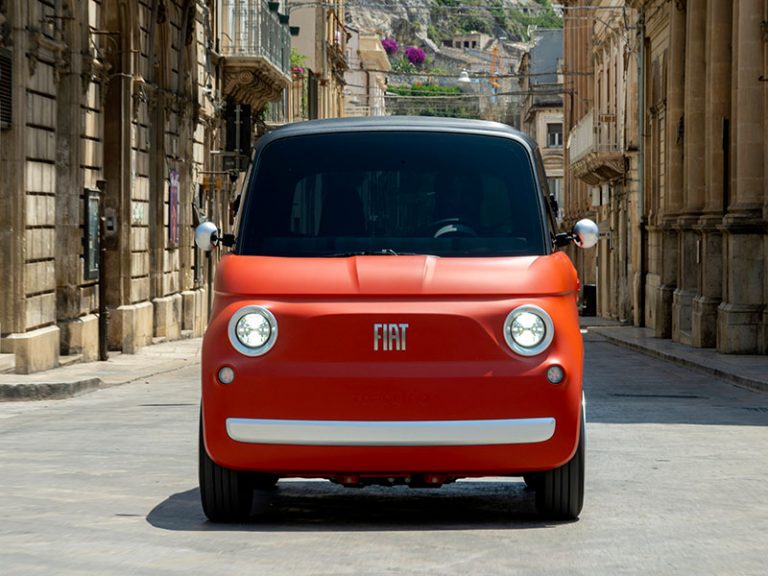 Fiat Topolino Corallo: nuovo colore e quadro digitale per il quadriciclo elettrico