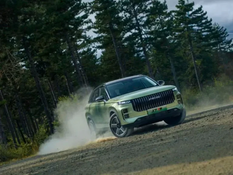 Jaecoo 7 SHS-P: la filosofia Super Hybrid che costruisce fiducia nel tempo