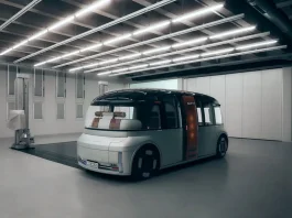 Covestro punta su materiali polimerici avanzati e circolarità per la mobilità urbana, con nuovi investimenti e innovazione sostenibile.