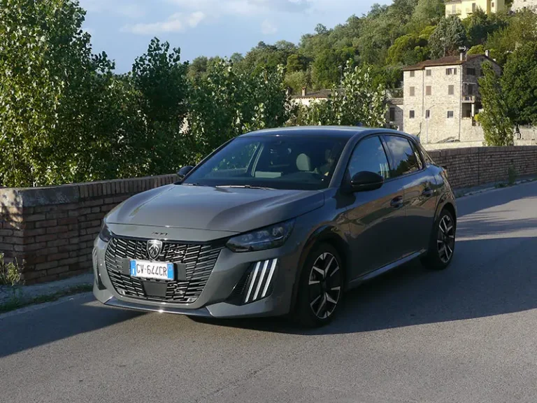 Peugeot 208 2026: nuova era per il tre cilindri benzina, ora con catena di distribuzione