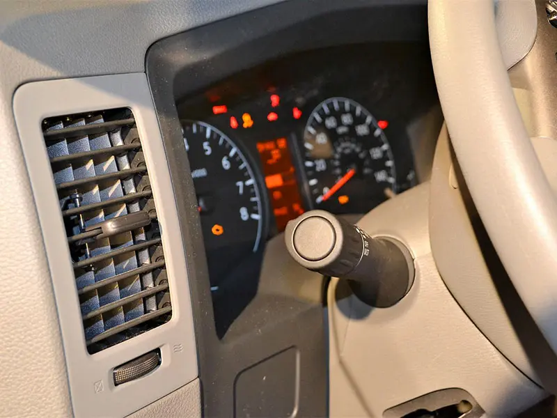 Spie del motore: quelle che gli automobilisti ignorano più spesso