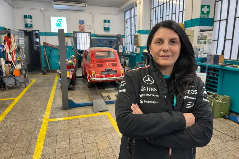 Stefania Vivona: la storia di una donna alla guida di un’officina meccanica a Torino