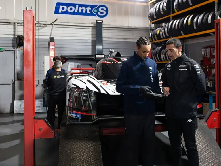 Point S: dietro le performance, il lavoro invisibile delle officine