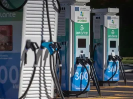 Ricarica elettrica in autostrada, cresce la rete tra A24 e A25