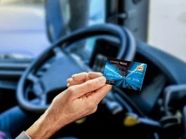 Camion elettrici, DKV Mobility lancia una carta dedicata alla ricarica DKV Card