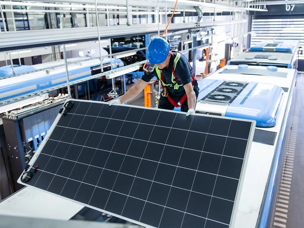 ZF SolarBoost: pannelli solari per autobus più efficienti
