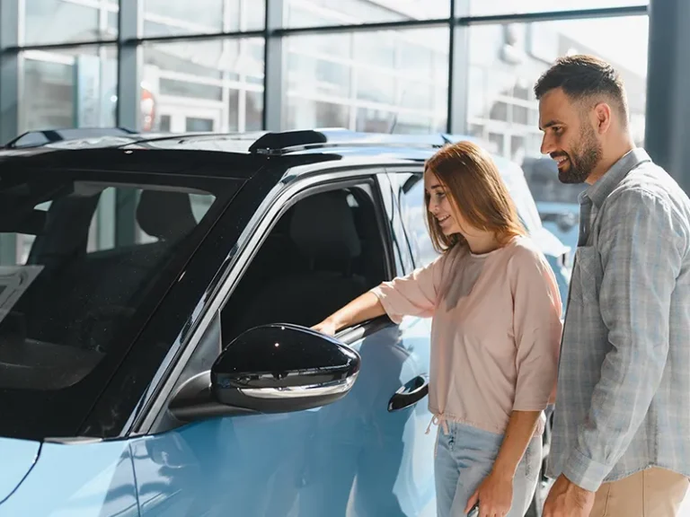 Auto cinesi, i giovani italiani cambiano idea: il 75% è pronto all’acquisto